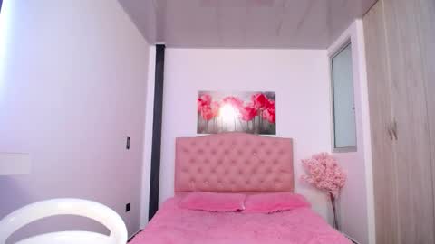 pinky_f00x online show from November 2025 08:30:01 PM