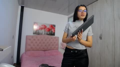 pinky_f00x online show from November 2025 07:50:02 PM