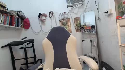 Snapshot of pinkyrosexx chatting on February 2025 12:43:01 AM Rose online show from February 2025 12:43:01 AM