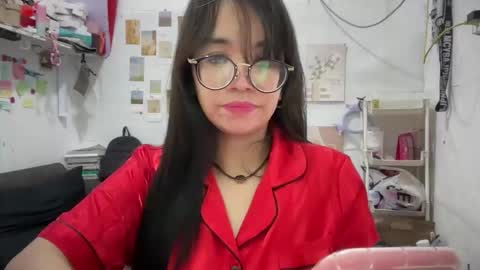 Snapshot of pinkyrosexx chatting on October 2025 09:43:02 AM Rose online show from October 2025 09:43:02 AM