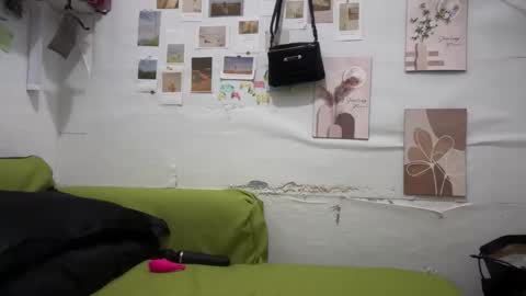 Snapshot of pinkyrosexx chatting on November 2025 11:27:02 PM Rose online show from November 2025 11:27:02 PM