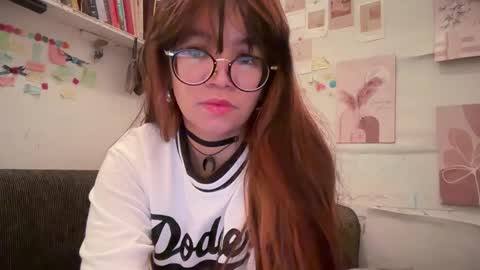 Snapshot of pinkyrosexx chatting on February 2026 04:33:01 AM Rose online show from February 2026 04:33:01 AM