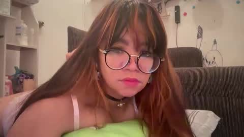 Snapshot of pinkyrosexx chatting on February 2026 03:04:02 AM Rose online show from February 2026 03:04:02 AM