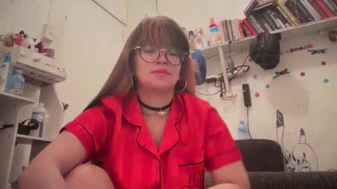 Snapshot of pinkyrosexx chatting on February 2026 01:15:02 AM Rose online show from February 2026 01:15:02 AM