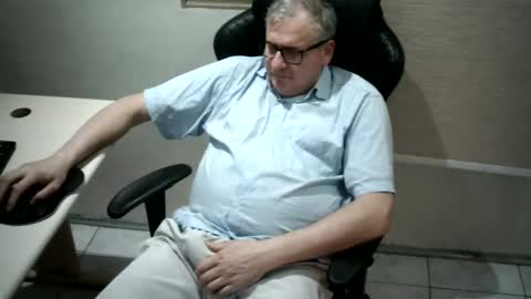piovesanes online show from October 2025 04:12:01 AM