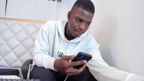 Snapshot of pipeking20 chatting on February 2026 12:01:02 PM P I P E online show from February 2026 12:01:02 PM