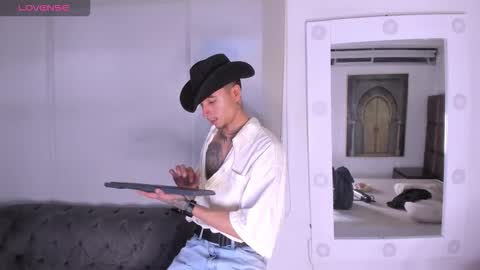 piperrcry online show from November 2025 04:56:01 AM