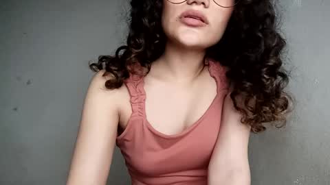 Snapshot of piscis_dreams chatting on February 2025 01:32:01 AM PiscisDreams online show from February 2025 01:32:01 AM