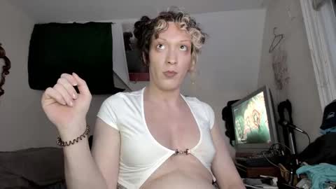 Snapshot of pixie_milk chatting on January 2025 10:03:01 PM jae online show from January 2025 10:03:01 PM