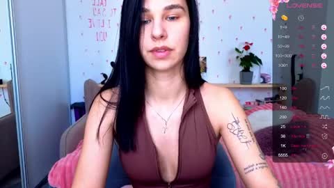 Snapshot of pixie_molly chatting on May 2026 07:04:01 AM Molly online show from May 2026 07:04:01 AM