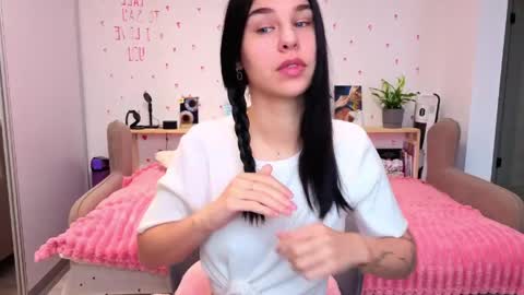 Snapshot of pixie_molly chatting on May 2026 02:39:01 AM Molly online show from May 2026 02:39:01 AM
