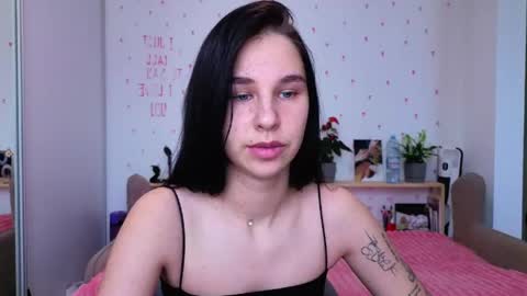 Snapshot of pixie_molly chatting on May 2026 06:19:01 AM Molly online show from May 2026 06:19:01 AM