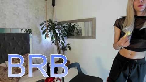 Snapshot of pixy_20 chatting on December 2024 02:35:01 AM cris online show from December 2024 02:35:01 AM