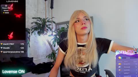 Snapshot of pixy_20 chatting on January 2025 07:43:02 AM cris online show from January 2025 07:43:02 AM