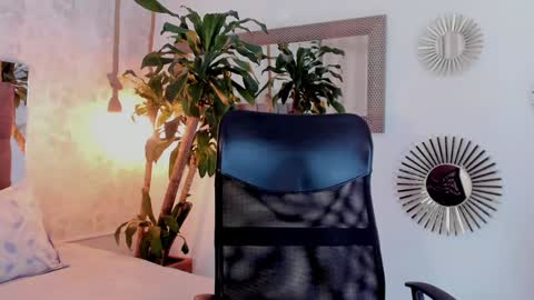 Snapshot of pixy_20 chatting on January 2025 04:09:01 AM cris online show from January 2025 04:09:01 AM