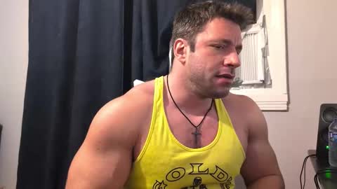 Snapshot of pizza_biceps chatting on January 2026 04:39:02 AM pizza_biceps online show from January 2026 04:39:02 AM