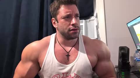 Snapshot of pizza_biceps chatting on January 2026 04:28:02 AM pizza_biceps online show from January 2026 04:28:02 AM