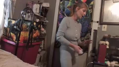 pizzedwife online show from April 2026 09:09:02 PM