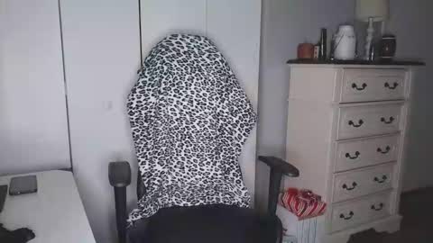 platinum_princess_nicole online show from December 2025 01:43:02 AM