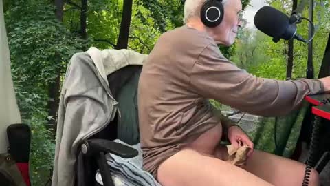 Snapshot of playdayfunshow chatting on November 2025 06:33:02 AM STC online show from November 2025 06:33:02 AM