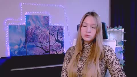 Sophie online show from February 2025 03:45:01 AM