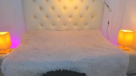 jen online show from January 2025 09:22:01 PM