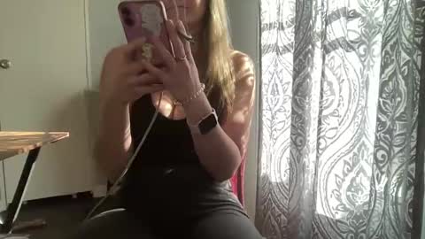 Snapshot of playwithcaity chatting on November 2025 05:22:01 PM Caity online show from November 2025 05:22:01 PM