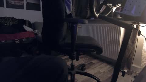 Hello ask me  . Im glad  to see you here in my room. Welcome PVT is open online show from December 2025 07:43:02 PM