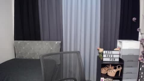 Snapshot of pleasure4salets chatting on September 2025 12:27:01 PM LAUREEN online show from September 2025 12:27:01 PM