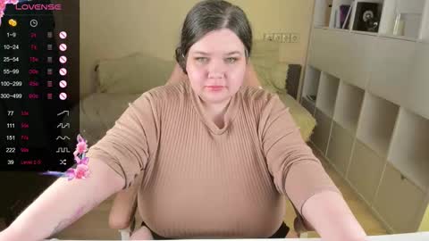 Snapshot of plum_pie__ chatting on November 2025 12:31:02 AM Alice online show from November 2025 12:31:02 AM