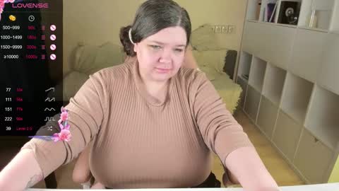 Snapshot of plum_pie__ chatting on November 2025 12:55:02 AM Alice online show from November 2025 12:55:02 AM