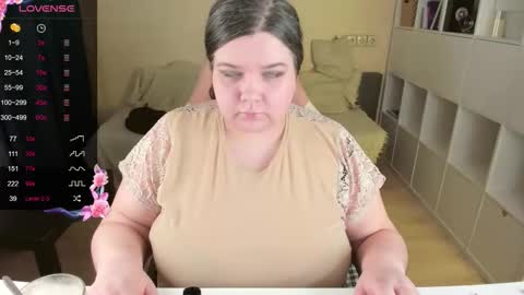 Snapshot of plum_pie__ chatting on November 2025 05:13:02 PM Alice online show from November 2025 05:13:02 PM