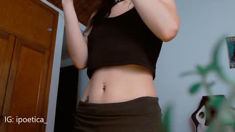 Snapshot of poeeticaa_ chatting on January 2025 03:07:01 PM IG ipoetica online show from January 2025 03:07:01 PM