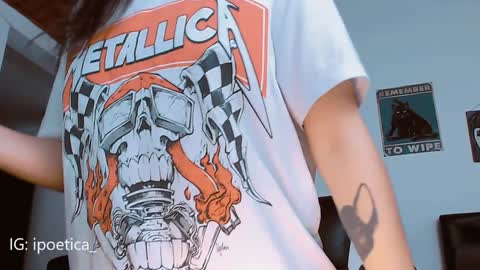 Snapshot of poeeticaa_ chatting on January 2025 12:11:02 PM IG ipoetica online show from January 2025 12:11:02 PM