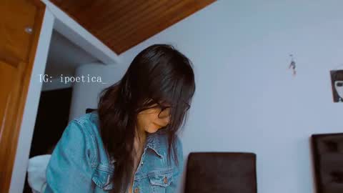 Snapshot of poeeticaa_ chatting on March 2025 12:34:01 PM IG ipoetica online show from March 2025 12:34:01 PM