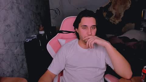 Snapshot of pohyi_ chatting on December 2025 01:04:02 PM pohyi_ online show from December 2025 01:04:02 PM