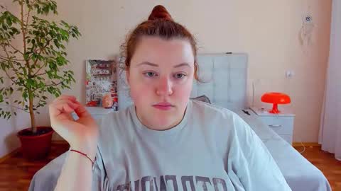 Snapshot of polinasallivan chatting on May 2026 12:44:01 PM Polina online show from May 2026 12:44:01 PM