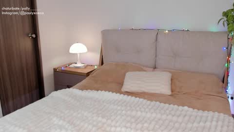 Polly online show from December 2024 01:08:01 AM