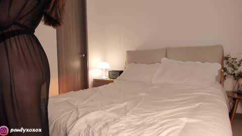 Polly online show from October 2025 09:11:01 PM