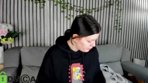 Polly online show from November 2025 01:22:02 AM