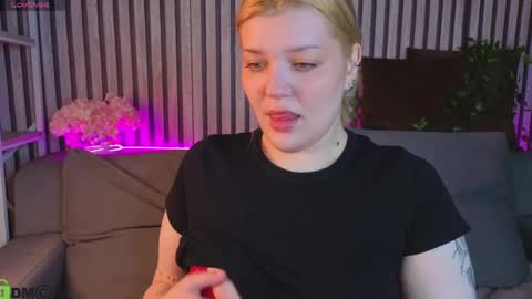 Polly online show from April 2026 01:21:02 AM