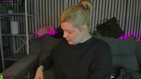 Polly online show from May 2026 01:11:02 AM