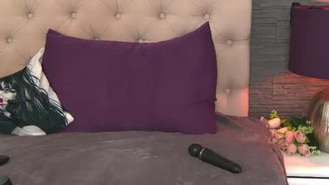 polly_curiouss online show from June 2026 07:47:01 PM