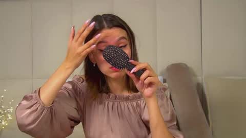 Polly online show from October 2025 06:52:02 PM