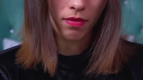 Polly online show from November 2025 07:45:02 PM