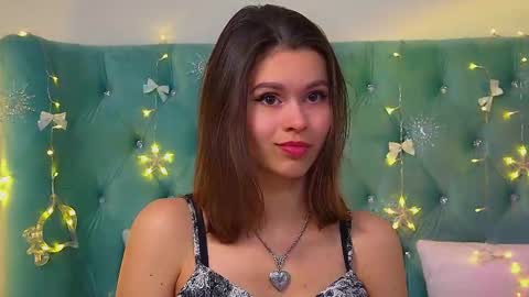 Polly online show from December 2025 08:03:01 PM