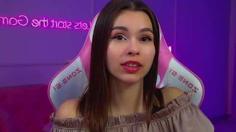 Polly online show from June 2026 11:05:01 PM