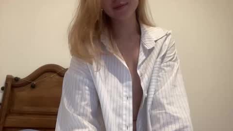 poppysweety422 online show from October 2025 04:38:02 PM