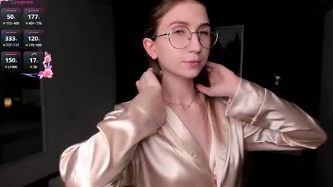 Elizabeth online show from November 2025 07:07:02 PM