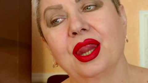 Snapshot of posh_lady chatting on May 2026 06:49:02 PM LADY POSH online show from May 2026 06:49:02 PM
